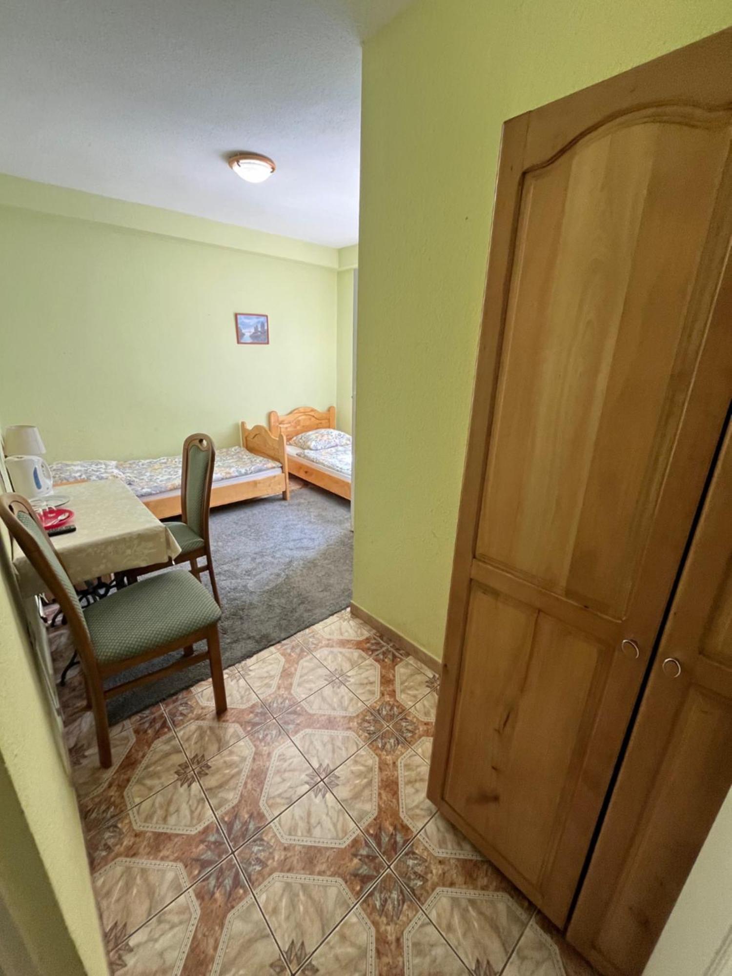 Dom Goscinny Biegun Wałbrzych Buitenkant foto